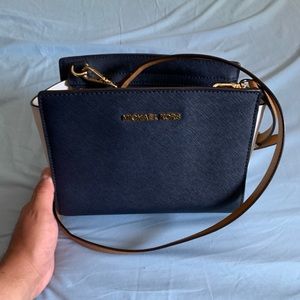 Micheal Kors crossbody